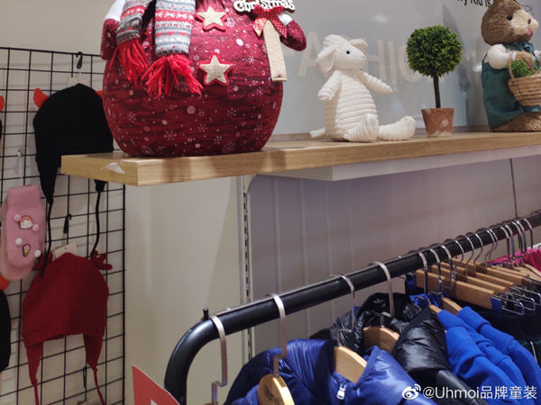 Uhmoi时尚童装店铺展示