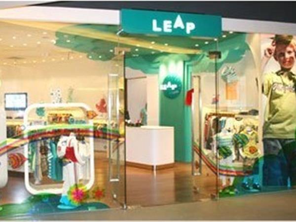 Leap时尚童装店铺展示