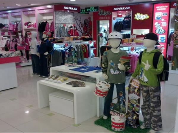 诺路斯时尚童装店铺展示