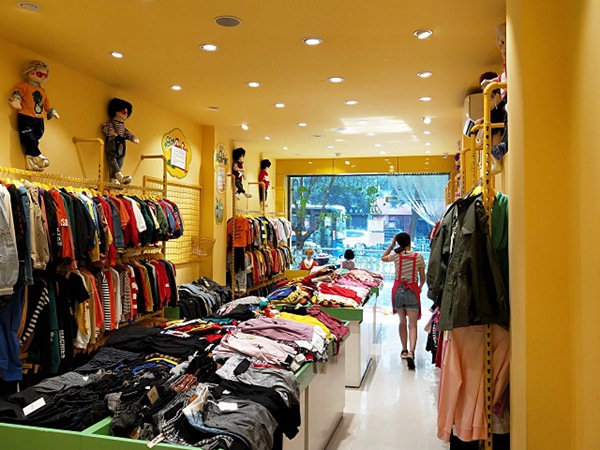 淘猫城堡时尚童装店铺展示