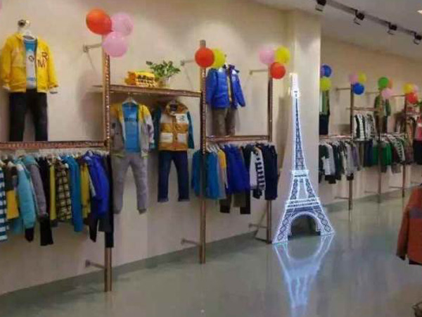 萨米奇时尚童装店铺展示