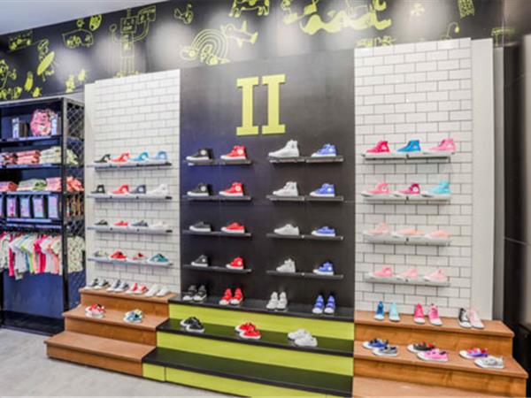 converse（匡威）青少年装店铺展示