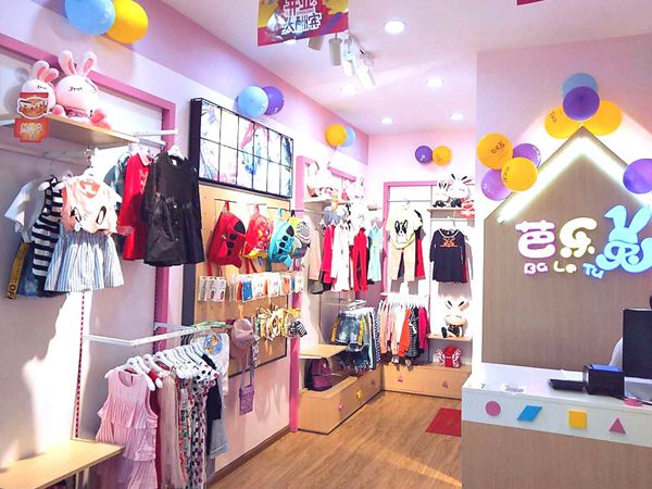 芭乐兔时尚童装店铺展示