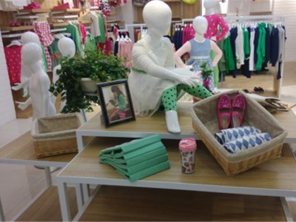 海贝时尚童装店铺展示