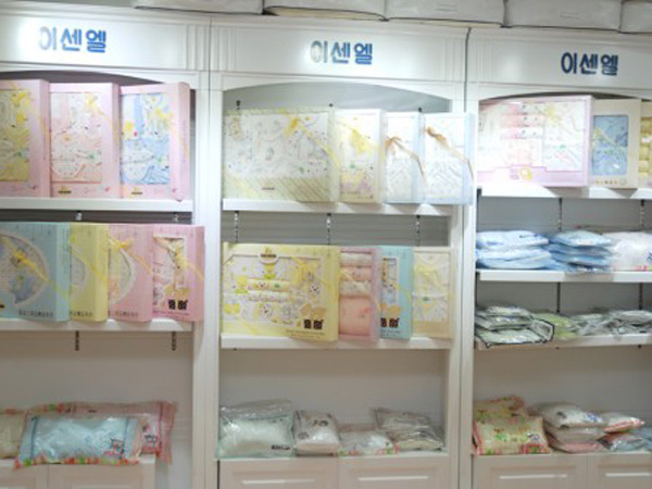 伊善儿婴童装店铺展示