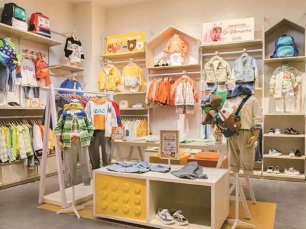 达巴青少年装店铺展示