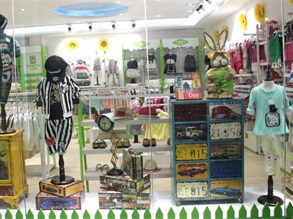 土巴兔时尚童装店铺展示