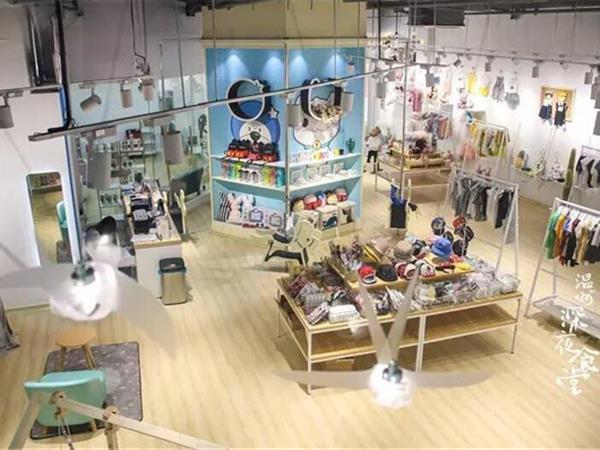 大茜小点青少年装店铺展示