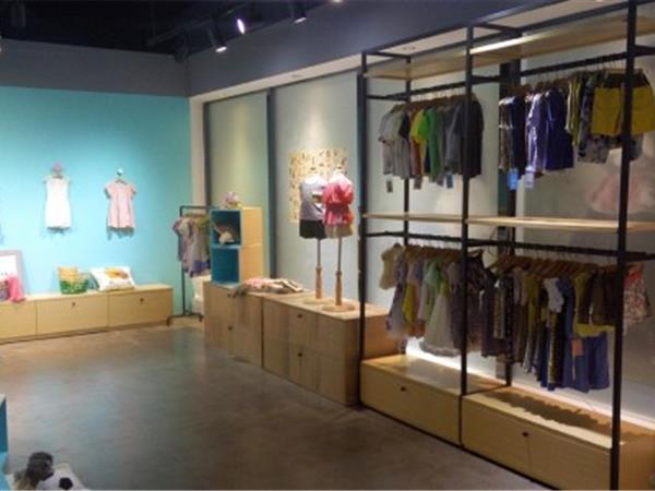 丛林的鱼时尚童装店铺展示