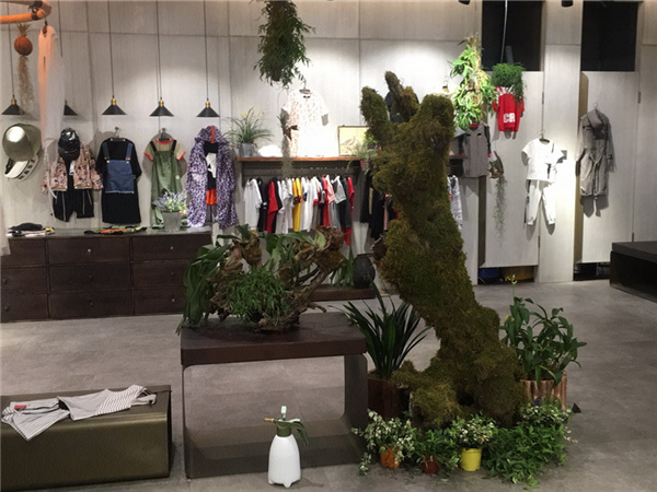 爱蕾尔青少年装店铺展示