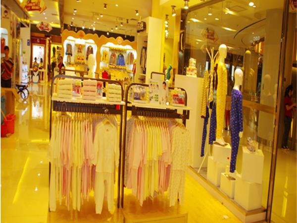 快乐城堡时尚童装店铺展示