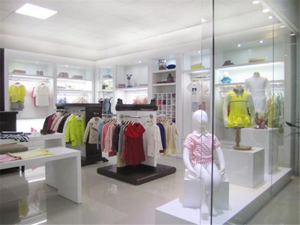 比格佩帝时尚童装店铺展示