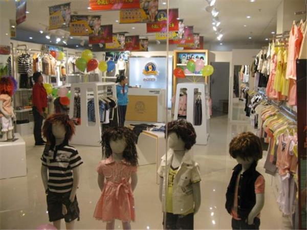 小虎憨尼时尚童装店铺展示