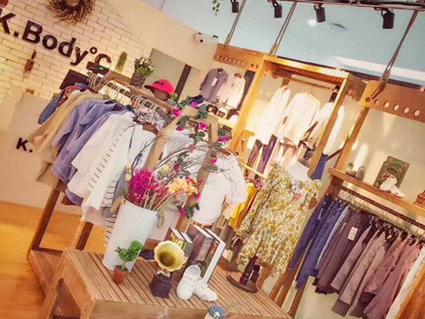 K.Body°C时尚童装店铺展示