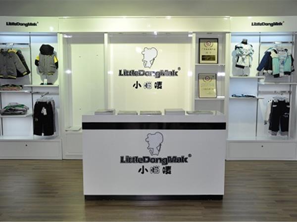小当唛时尚童装店铺展示