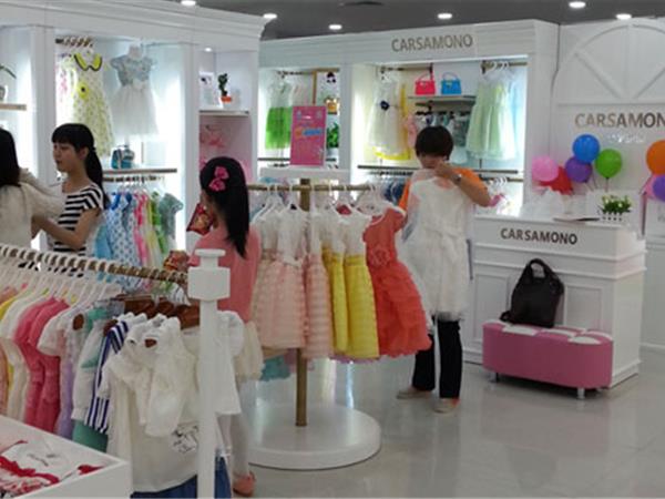 卡莎梦露青少年装店铺展示
