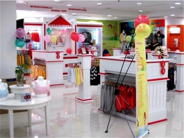 姗可诗格文时尚童装店铺展示