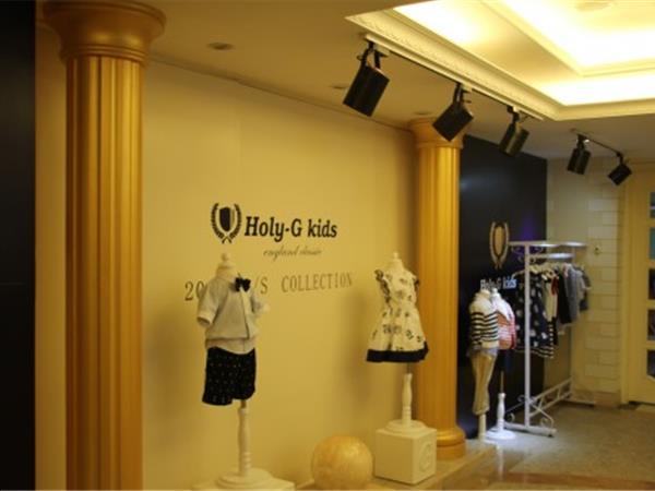 好理吉时尚童装店铺展示