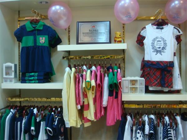 查理兄弟时尚童装店铺展示