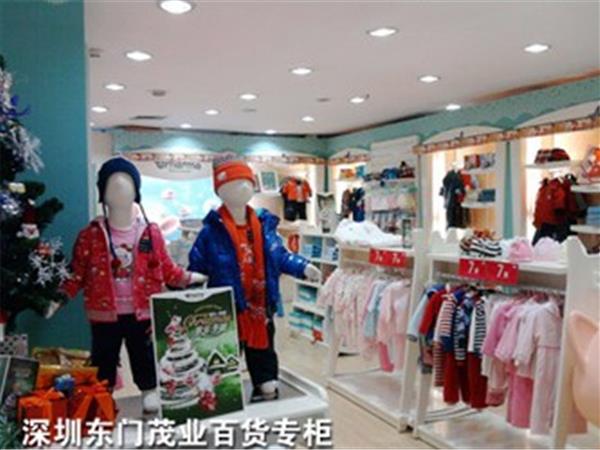 爱儿赫玛时尚童装店铺展示