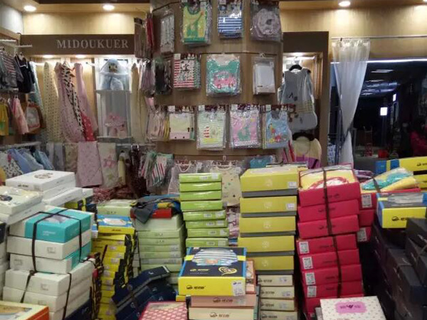 旺贝特婴童装店铺展示