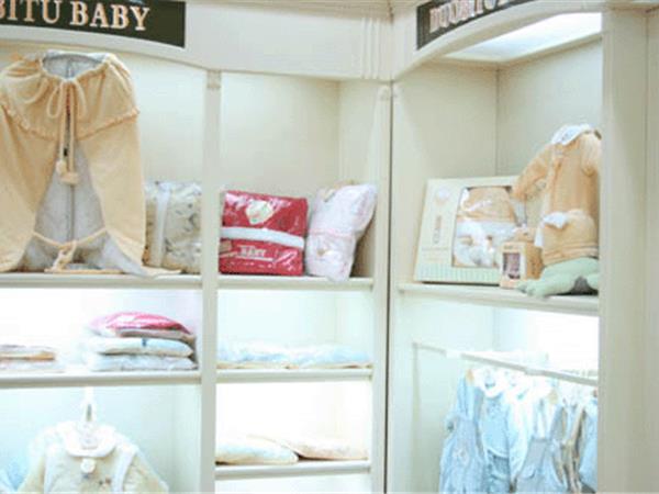 多比兔婴童装店铺展示