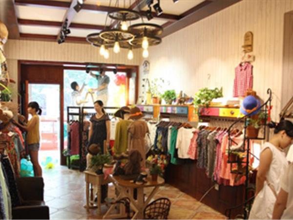 咪多咪彩青少年装店铺展示