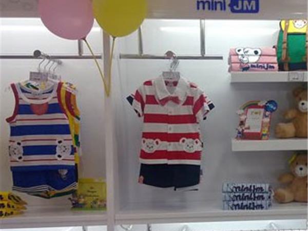 杰米小熊婴童装店铺展示
