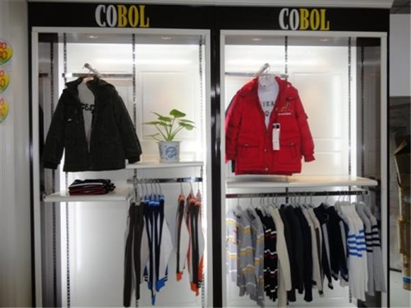 可贝鲁时尚童装店铺展示