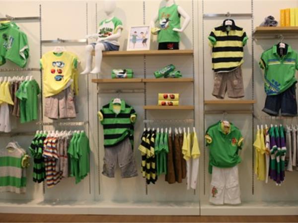 雀太郎青少年装店铺展示