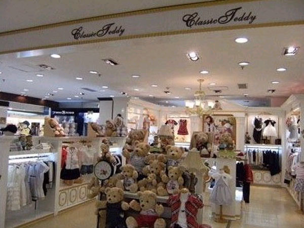 精典泰迪时尚童装店铺展示