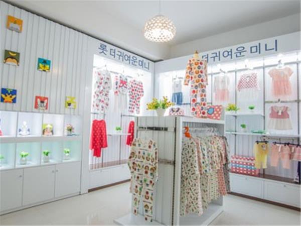 可乐米时尚童装店铺展示