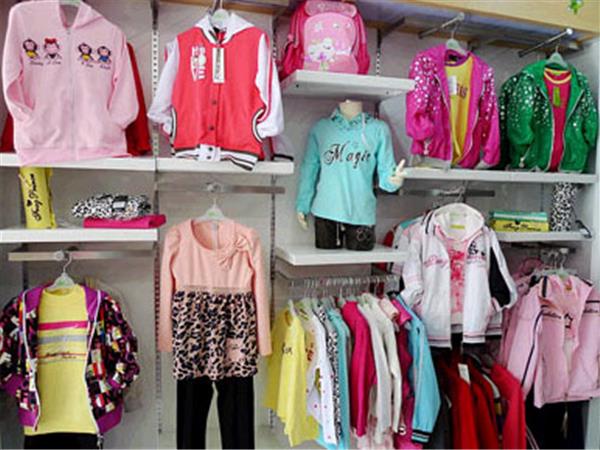 青蛙皇子时尚童装店铺展示