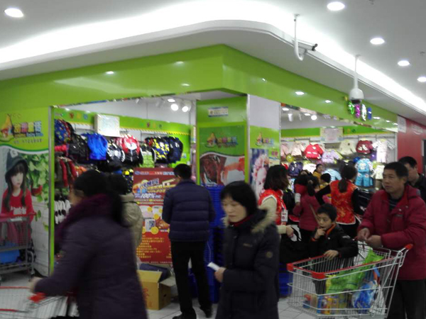 动漫童话时尚童装店铺展示