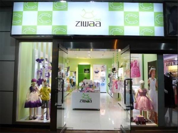 小木马时尚童装店铺展示
