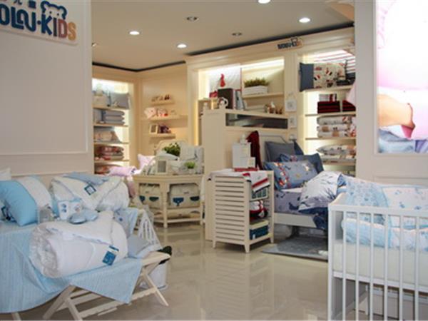 罗莱儿童婴童装店铺展示
