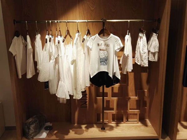 NNE&KIKI时尚童装店铺展示