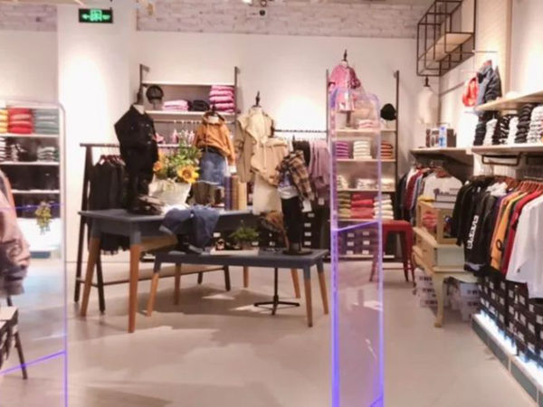 咔哇咿时尚童装店铺展示