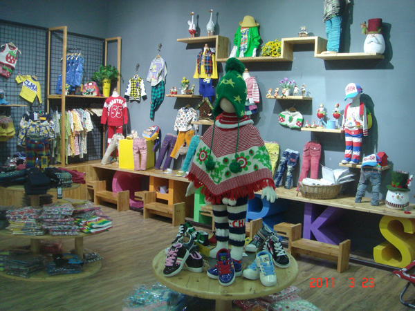 祺村普青少年装店铺展示