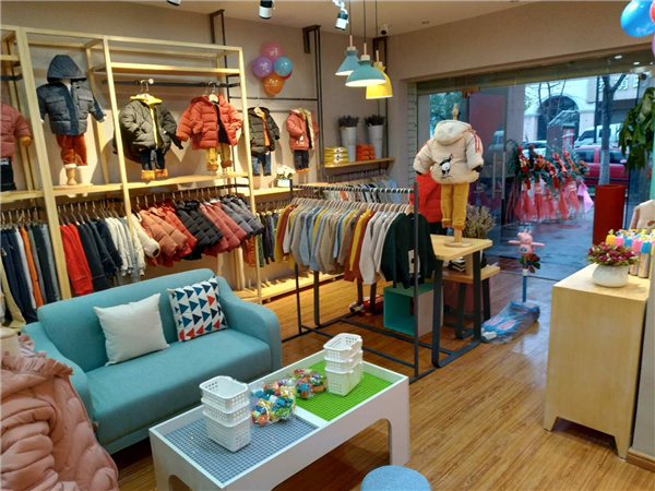 囧小孩青少年装店铺展示
