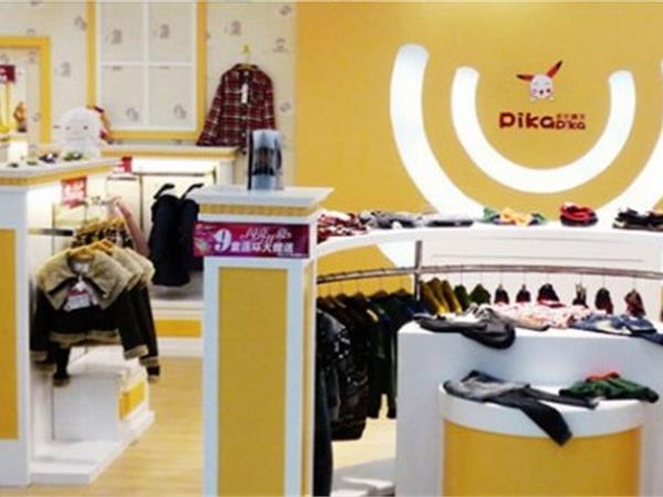 皮咔精灵时尚童装店铺展示