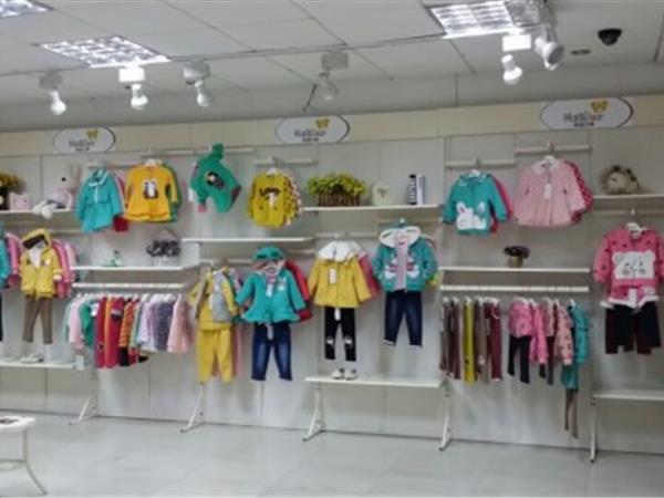 奈迪贝熊时尚童装店铺展示