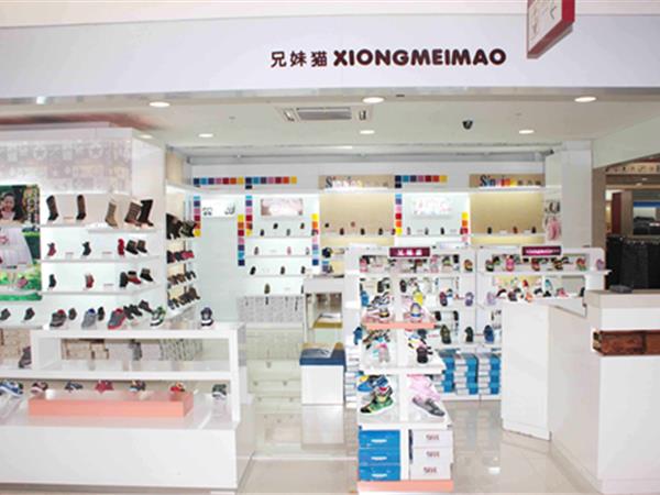 兄妹猫婴童装店铺展示