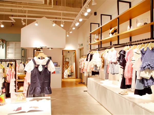 香蕉宝贝时尚童装店铺展示