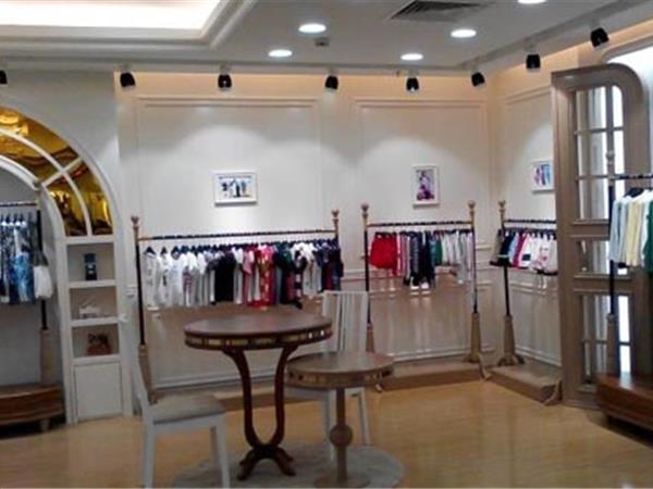 查理兄弟时尚童装店铺展示