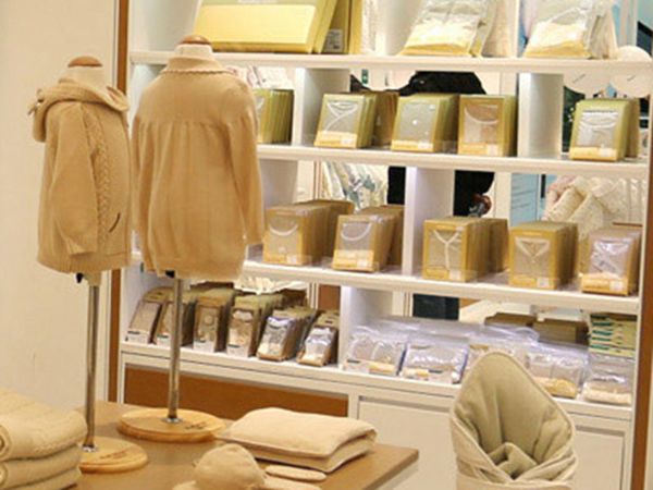 全棉时代婴童装店铺展示