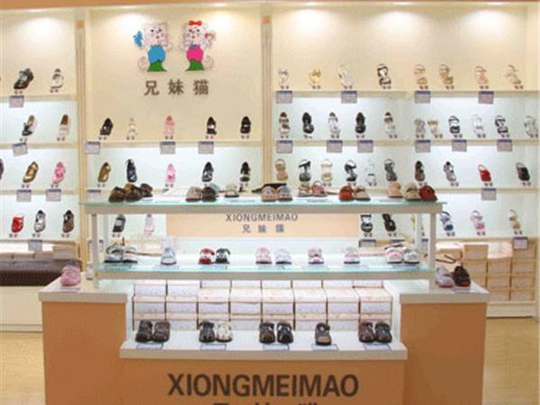 兄妹猫婴童装店铺展示