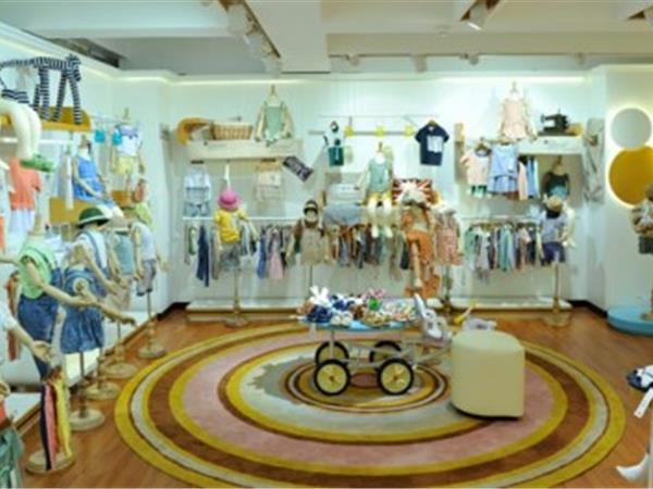 比比安时尚童装店铺展示