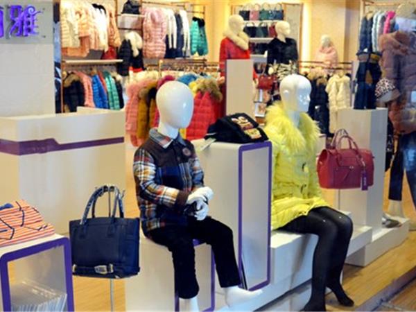 耶丽雅时尚童装店铺展示