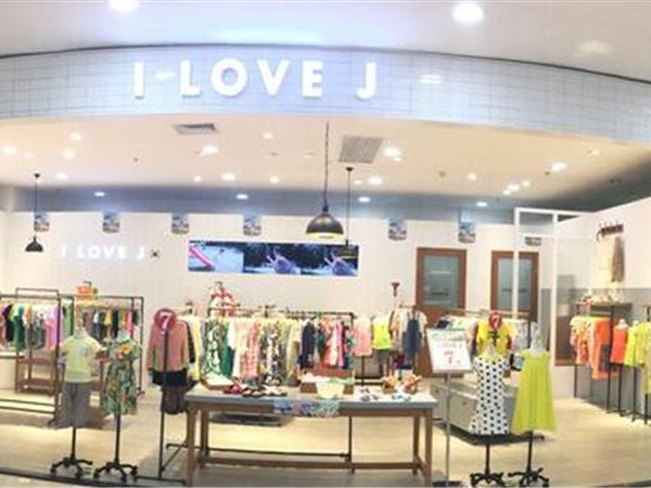 唯心至爱时尚童装店铺展示